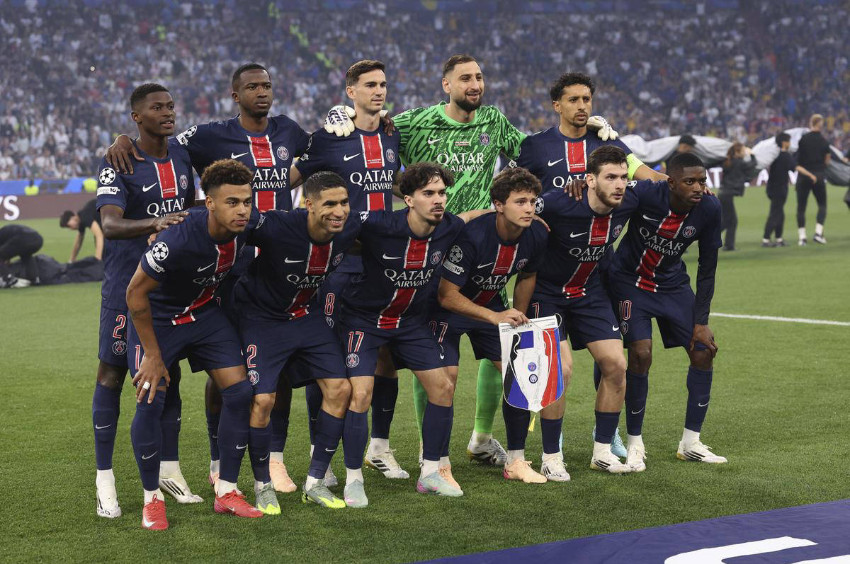 足球作为全 足球作为全