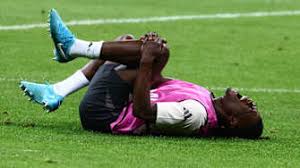 对曼联形成 对曼联形成